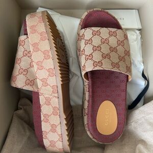 Gucci Women's Beige and Red Monogram Slide Sandals